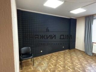 Оренда квартири у новобудові під офіс закритого типу по вулиці Раїси .