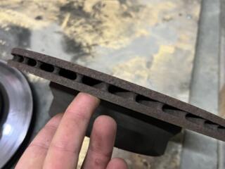 Тормозные диски и колодки Mercedes Benz