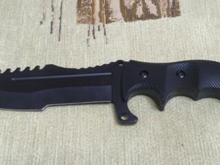 Нож с поясным чехлом.