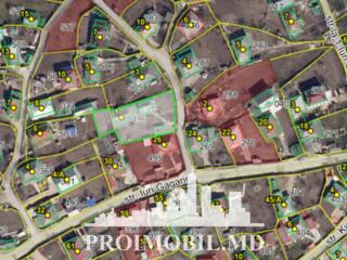 Spre vânzare se oferă teren pentru construcții pe care se află o ...