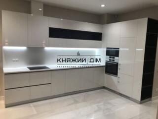 3 – х комнатная квартира,ул.Драгомирова № 11 Площадь: 117/65/20 кв.м. 