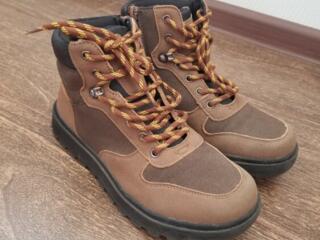 Продам детскую обувь