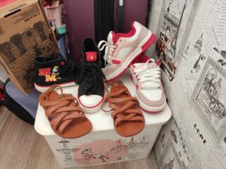 Продам обувь на девочку