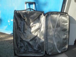 Продам б/у чемодан CCS, дорожные сумки. Возможна доставка.