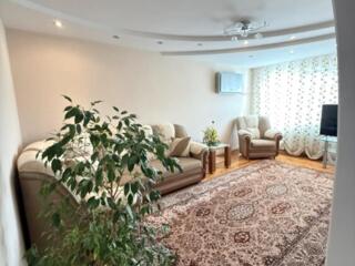 Vand apartament cu 4 camere