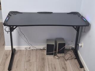 Компьютерный стол с подсветкой