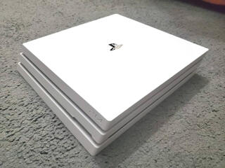 Продаю пс4 про белую