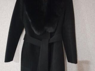 Пальто в идеальном состоянии, мех натуральный, отстёгивается