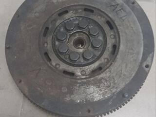 Маховик двухмассовый LUK 046105266E Audi A6 2.5 TDI (DMF)