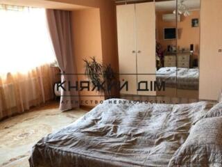 Продаж роздільної 4-х к.кв. на вул. Космічна 6, 116/43/52 кв. м, 6/12 