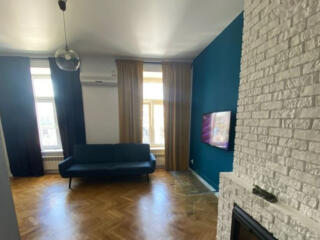 Продам 2х комнатную  квартиру в историческом центре.