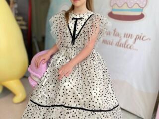 Красивое платье для девочки на 9-11 лет