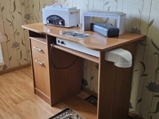 Продам маникюрный стол