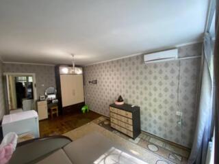 35754. Продаётся двухкомнатная квартира на ул. ...