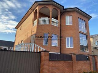 Продаж будинку у Броварах 3 поверхи, 400 м2 на ділянці 10 соток. У ...