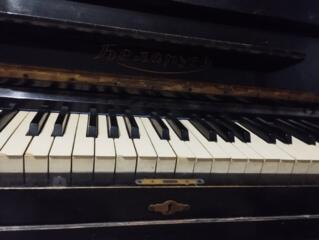 Продам два пианино Саратов и Беларусь срочно