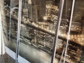 Ограждающая перегородка из калёного стекла с поворотной дверью для душа