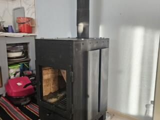 Продаю печь-камин (пиролизная, с дожигом)