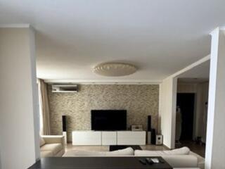 Продам квартиру 83.7 кв. м., 9/10, новый дом, ул. Зоопарковая.