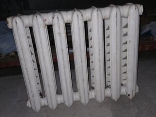 Продам чугунную батарею (7 секций)