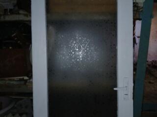 Продам межкомнатную дверь и коробку к ней