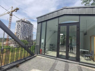 13545. Отдельно стоящее здание в центре города ...