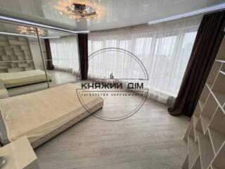 Продам 3-х. кімнатну суміжно- роздільну квартиру у Новому будинку на .