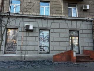 Здам магазин-аптеку у центрі Одеси фасад прохідне місце Приморський