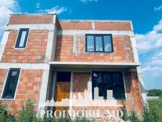 Vă propunem spre vânzare această casă cu 4camere și living, în ...