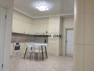 Продаж 3-кімнатної квартири, метро Позняки 3 хв пішки. Є відновлення .