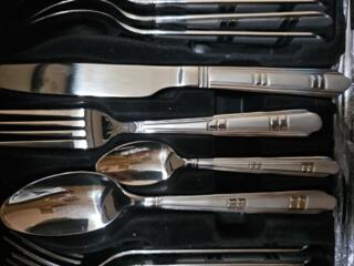 Продам новый набор столовых приборов
