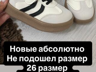 Кроссовки новые 26 размер