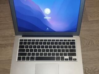 MacBook Air (13 дюйм., 2015 г. ) батарея 2-4 часа, зарядка в комплекте