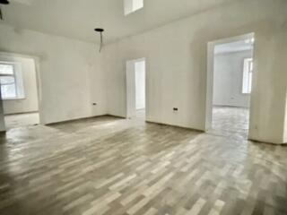 18208  Продаётся фасадное помещение в центре ...