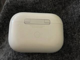 Продам оригинальные AirPods Pro