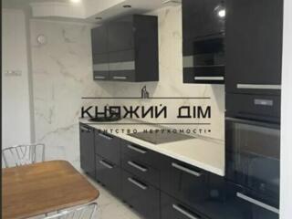 Пропонуєтсья до продажу роздільна 3-х кімнатна квартира по вул. ...