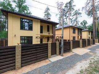 Дом общей площадью 168 квадратных метров. Высота потолков 3,2 метра. .