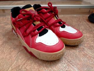 Продам кроссовки