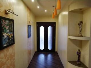 Продам 2-х комнатную квартиру в кирпичном доме рядом с парком Победы.