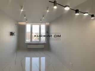 Продається роздільна 2 кімнатна квартира вул Дніпровська Набережна 18 