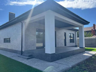 Продам сучасний, новий будинок в центрі Фонтанки (5 км від Одеси)