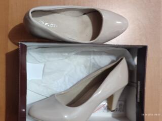 Продам туфли, шлепки