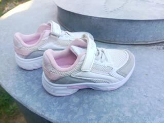 Продам детские кроссовки