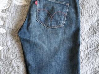 Джинсы Levis