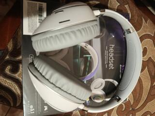 Продам беспроводные наушники за 600 + торг