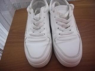 Продам кроссовки