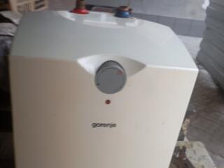 ПРОДАЮ бойлер Gorenje- 15 литров- для кухни.