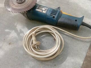 Лобзик. Болгарка. Дрель.