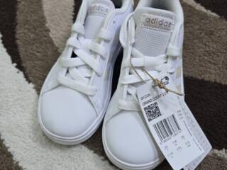 Кроссовки Adidas оригинальные.