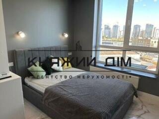Продаж 1 кімнатної квартири студіїї по вул. Дніпровська Набережна 14. 